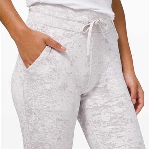 Lululemon velvet jogger